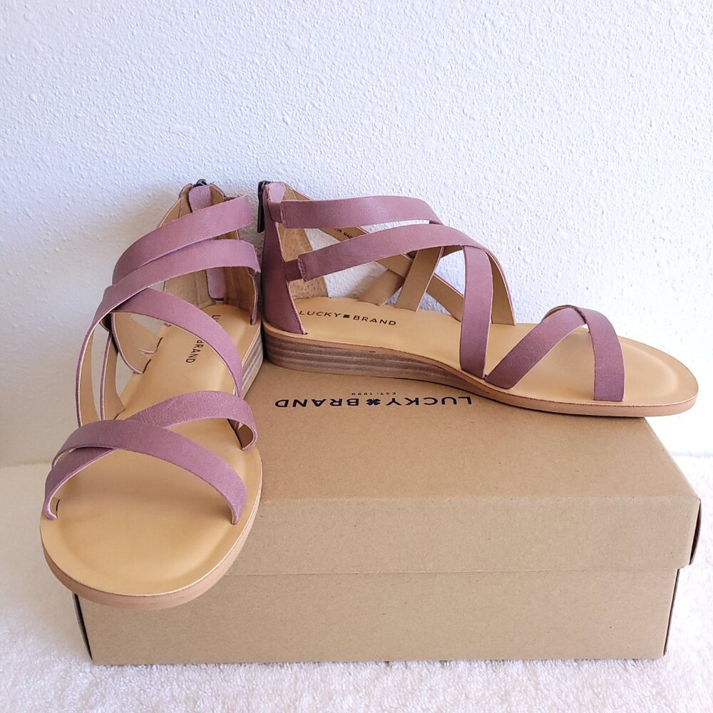New Lucky Brand Women's "Helenka" leather sandal in amazing Mauve color - Picture 4 of 10